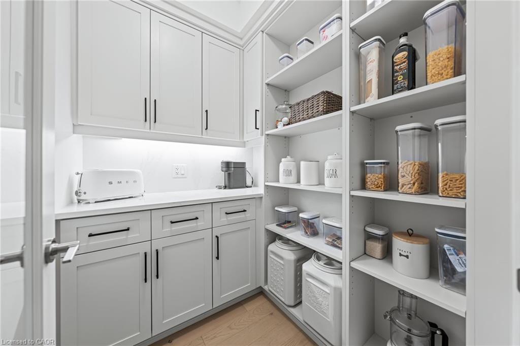 601-71 Wyndham Street S, Guelph, ON - Indoor