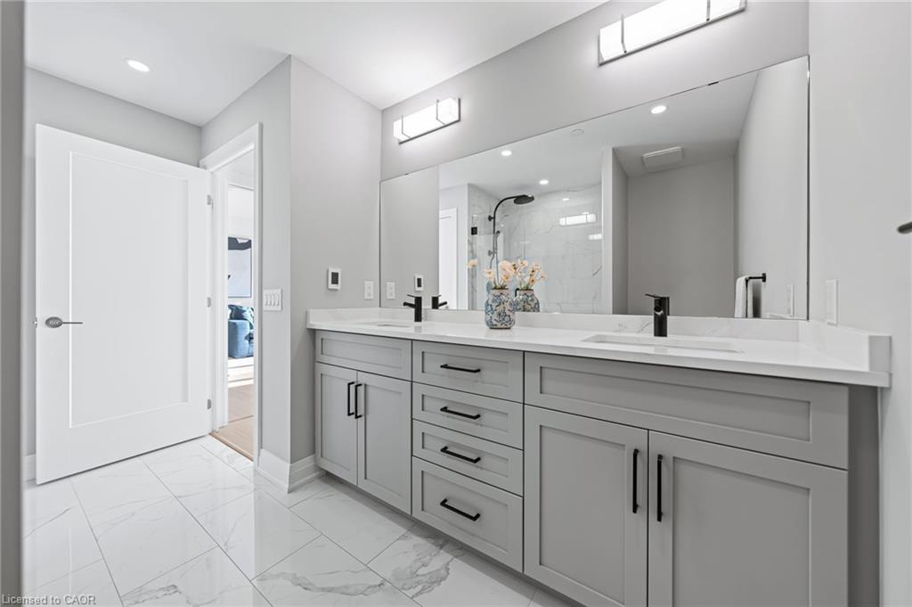 601-71 Wyndham Street S, Guelph, ON - Indoor Photo Showing Bathroom