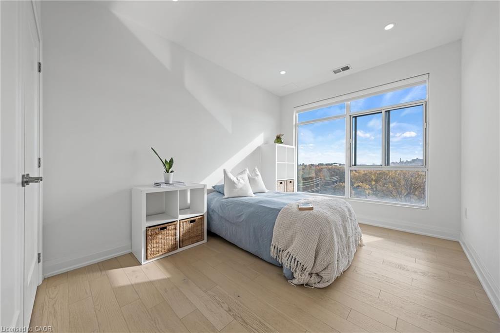 601-71 Wyndham Street S, Guelph, ON - Indoor Photo Showing Bedroom