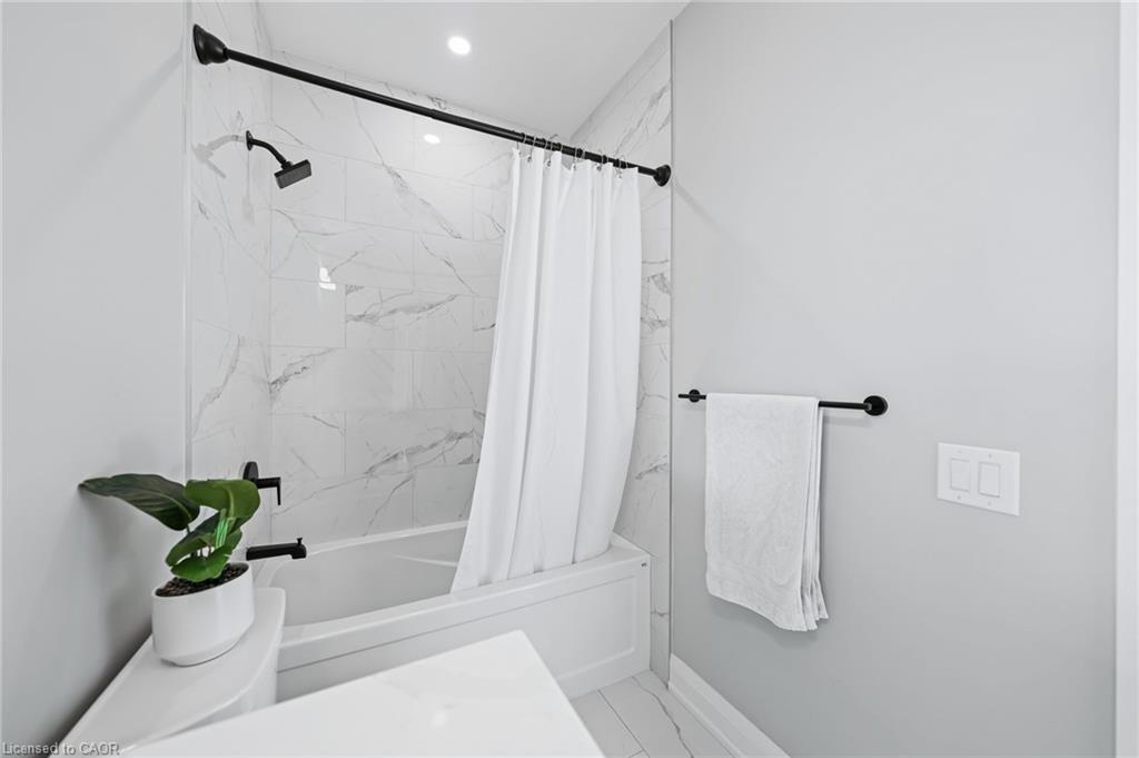 601-71 Wyndham Street S, Guelph, ON - Indoor Photo Showing Bathroom