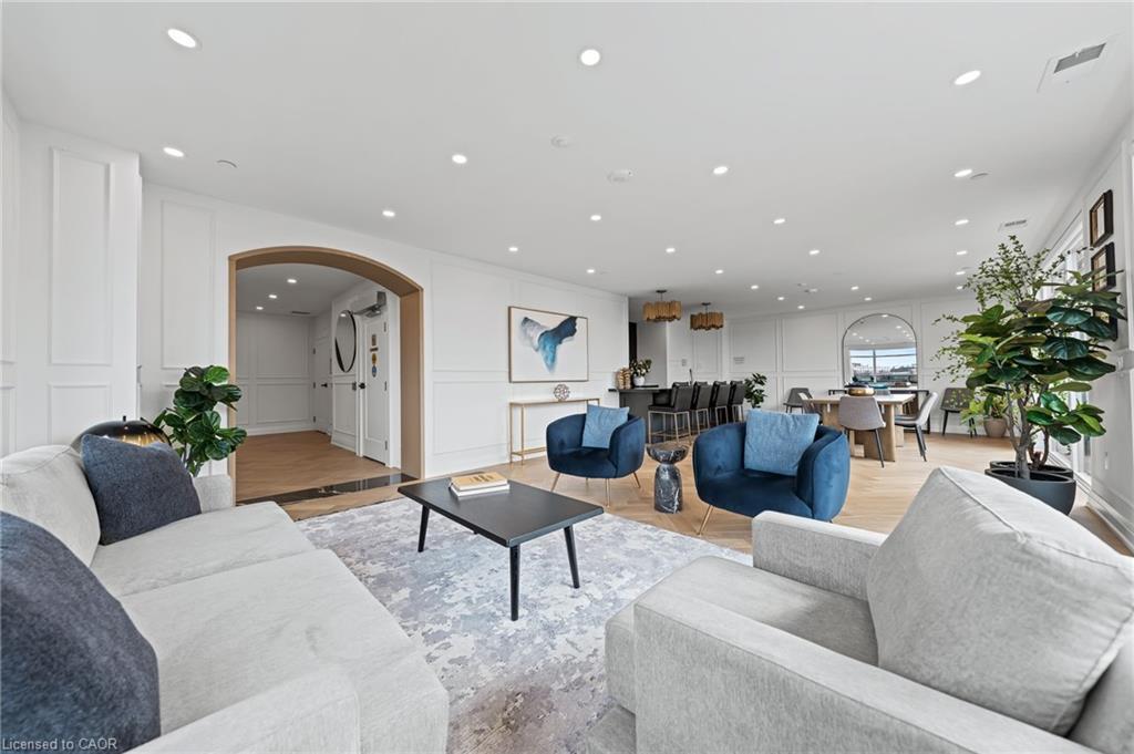 601-71 Wyndham Street S, Guelph, ON - Indoor Photo Showing Living Room