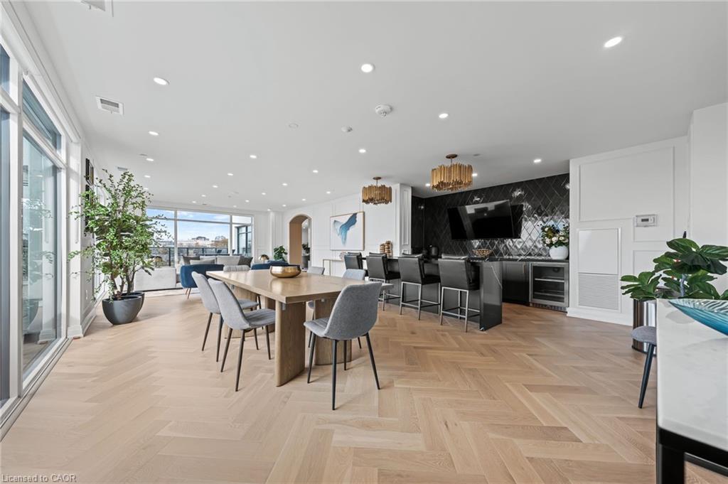 601-71 Wyndham Street S, Guelph, ON - Indoor Photo Showing Dining Room