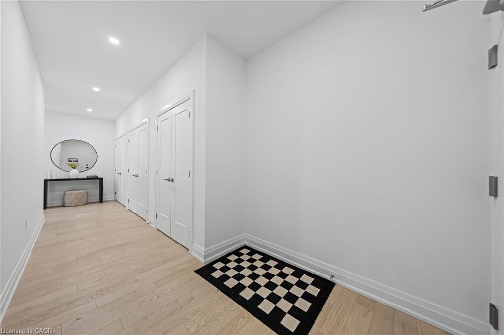 601-71 Wyndham Street S, Guelph, ON - Indoor Photo Showing Other Room