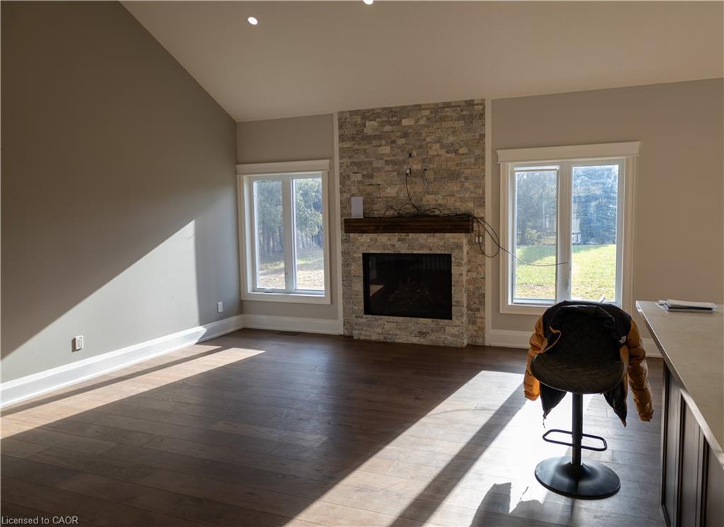 75 Robinson Road, Cambridge, ON - Indoor Photo Showing Living Room With Fireplace