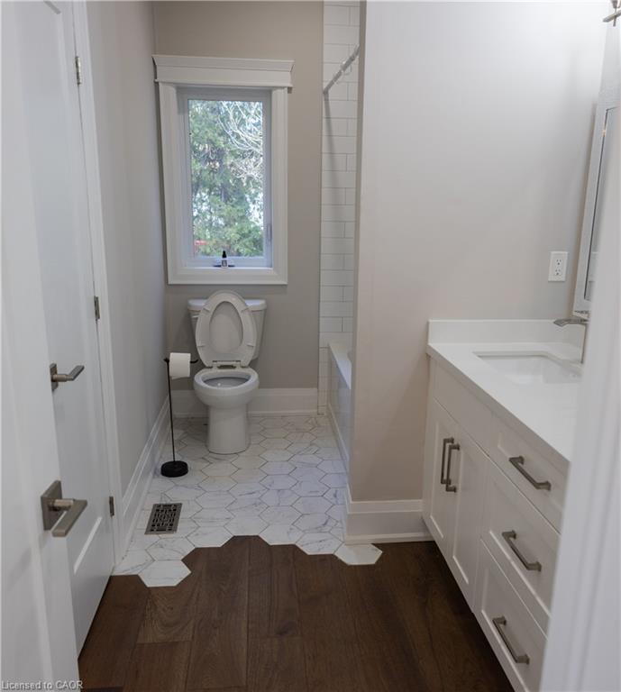 75 Robinson Road, Cambridge, ON - Indoor Photo Showing Bathroom