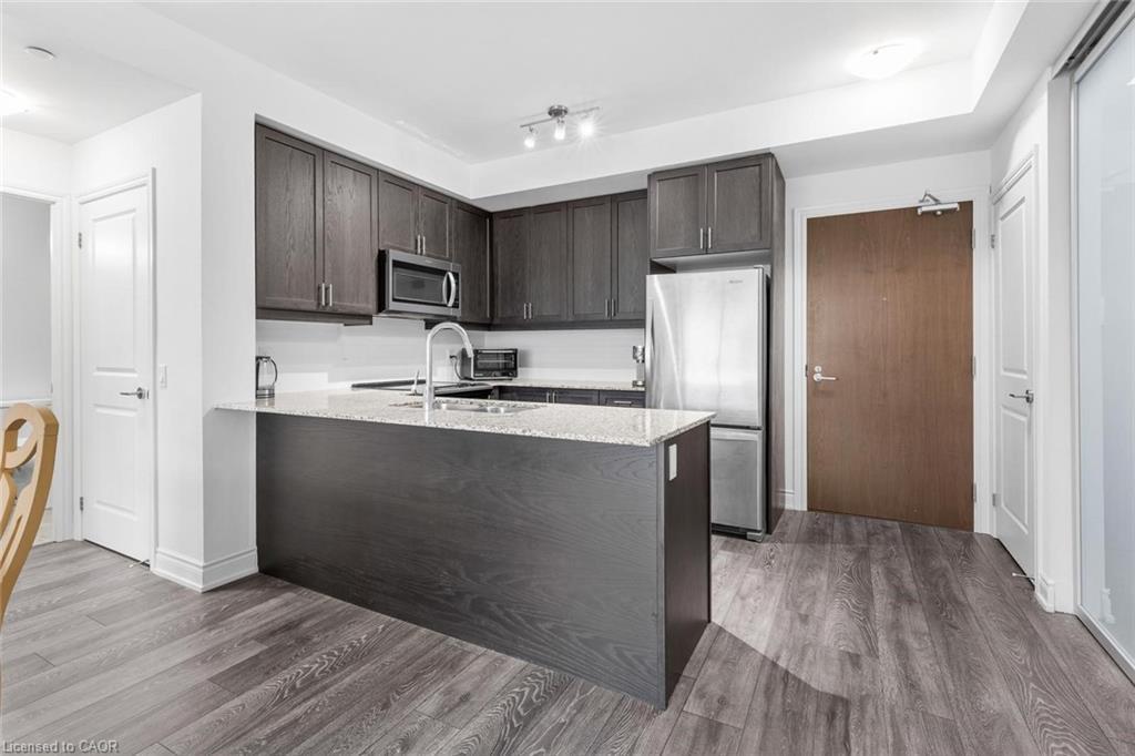 226-1050 Main Street E, Milton, ON - Indoor Photo Showing Kitchen