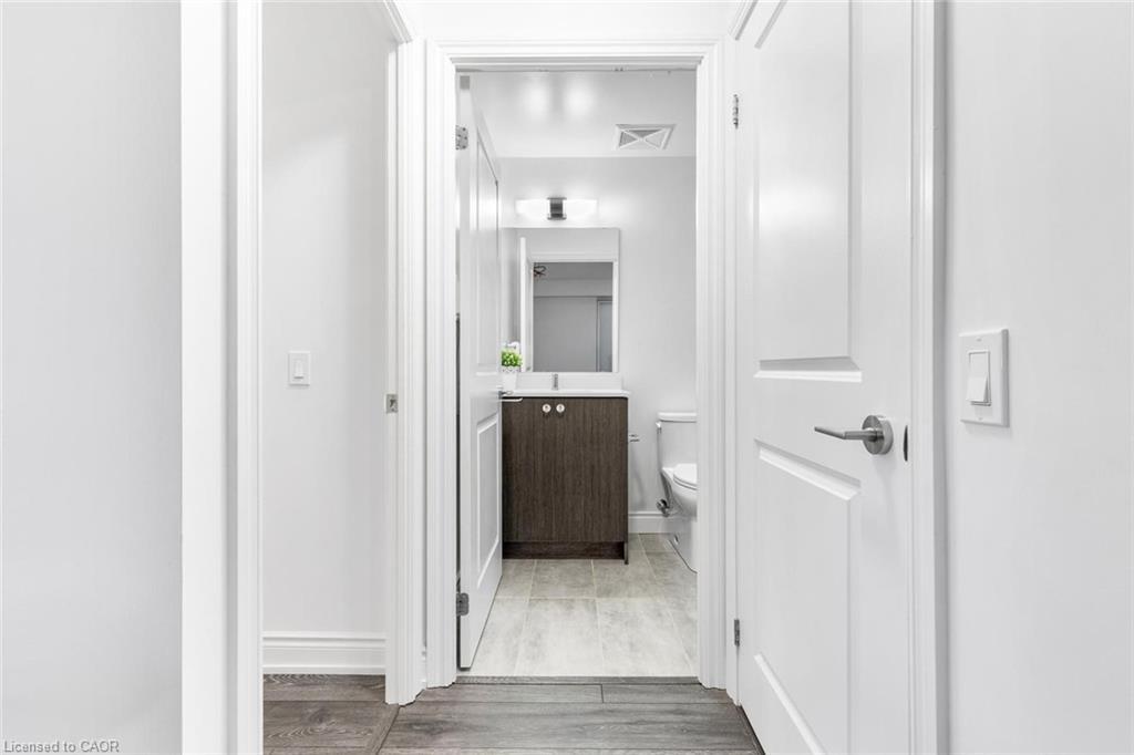 226-1050 Main Street E, Milton, ON - Indoor Photo Showing Other Room