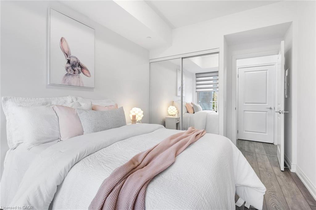 226-1050 Main Street E, Milton, ON - Indoor Photo Showing Bedroom
