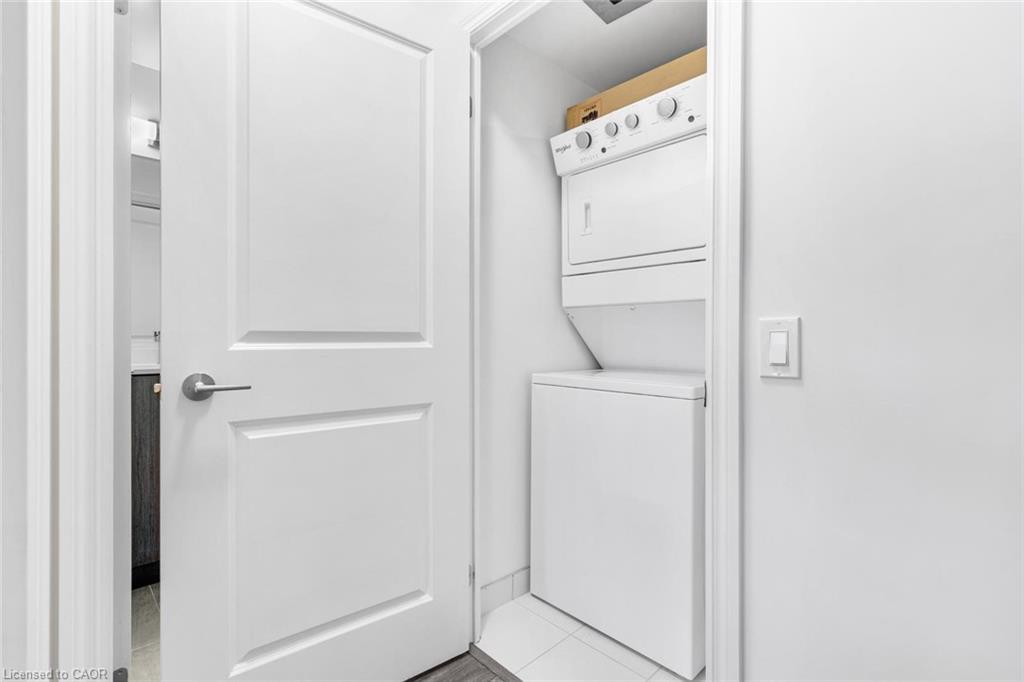 226-1050 Main Street E, Milton, ON - Indoor Photo Showing Laundry Room