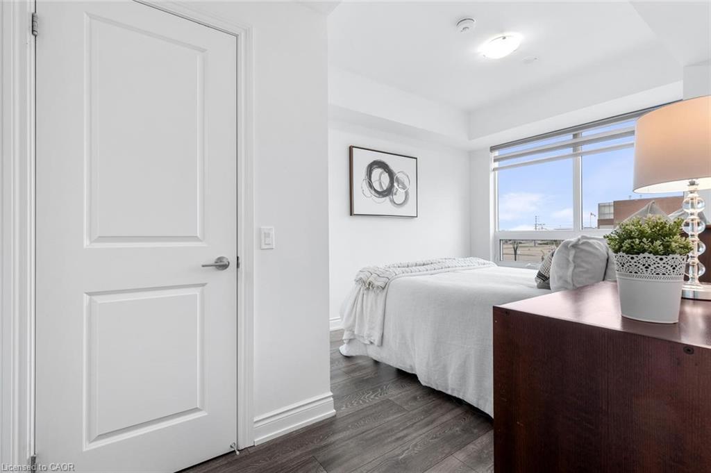 226-1050 Main Street E, Milton, ON - Indoor