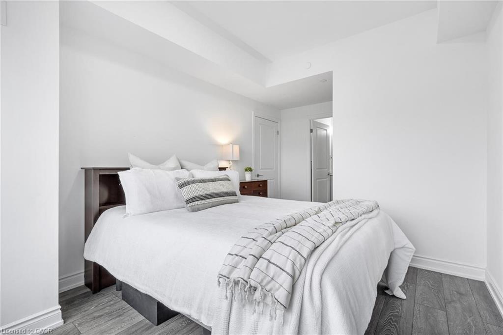 226-1050 Main Street E, Milton, ON - Indoor Photo Showing Bedroom