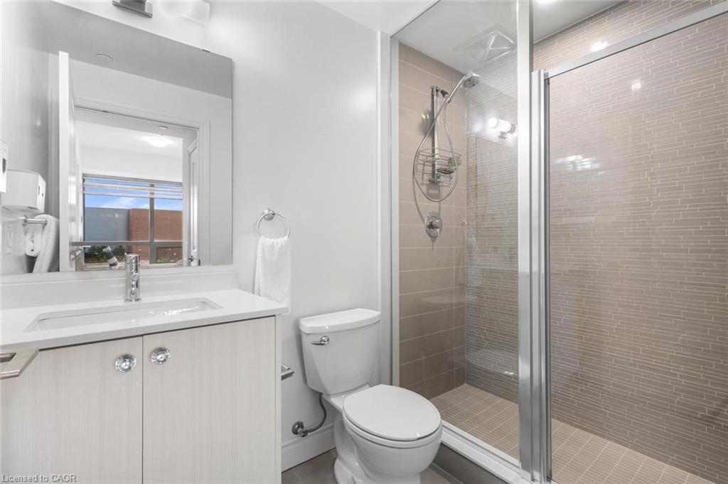 226-1050 Main Street E, Milton, ON - Indoor Photo Showing Bathroom