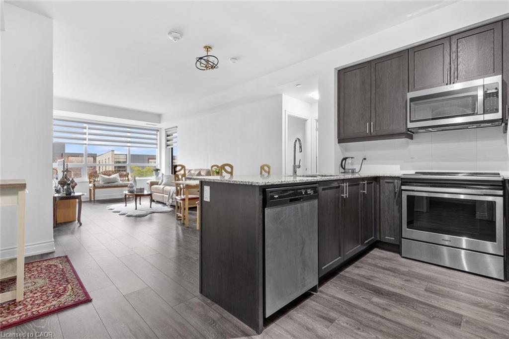 226-1050 Main Street E, Milton, ON - Indoor Photo Showing Kitchen