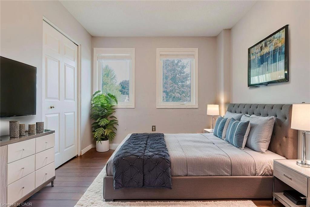 195 Duncairn Crescent, Hamilton, ON - Indoor Photo Showing Bedroom