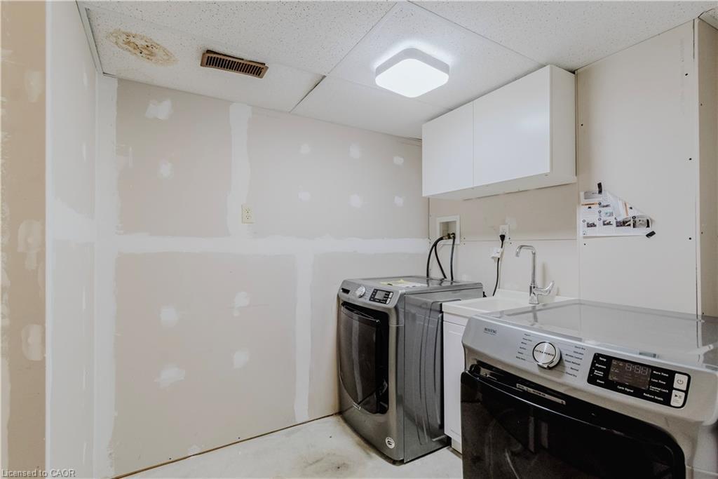 195 Duncairn Crescent, Hamilton, ON - Indoor Photo Showing Laundry Room