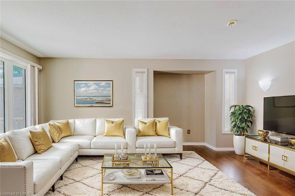 195 Duncairn Crescent, Hamilton, ON - Indoor Photo Showing Living Room