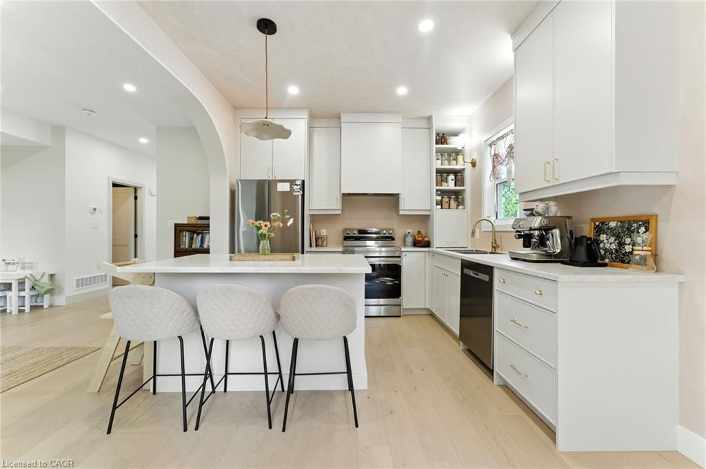 13 Linden Street, Aylmer, ON - Indoor Photo Showing Kitchen With Upgraded Kitchen