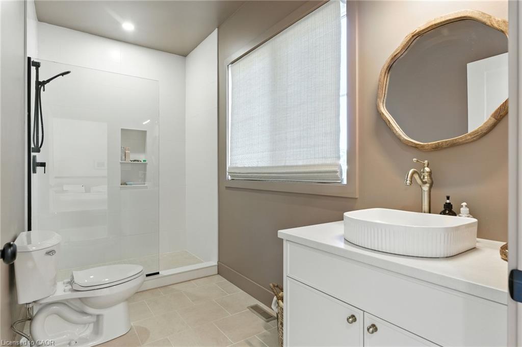 13 Linden Street, Aylmer, ON - Indoor Photo Showing Bathroom