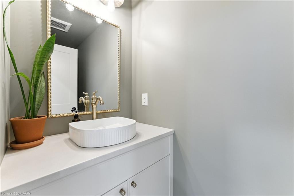 13 Linden Street, Aylmer, ON - Indoor Photo Showing Bathroom