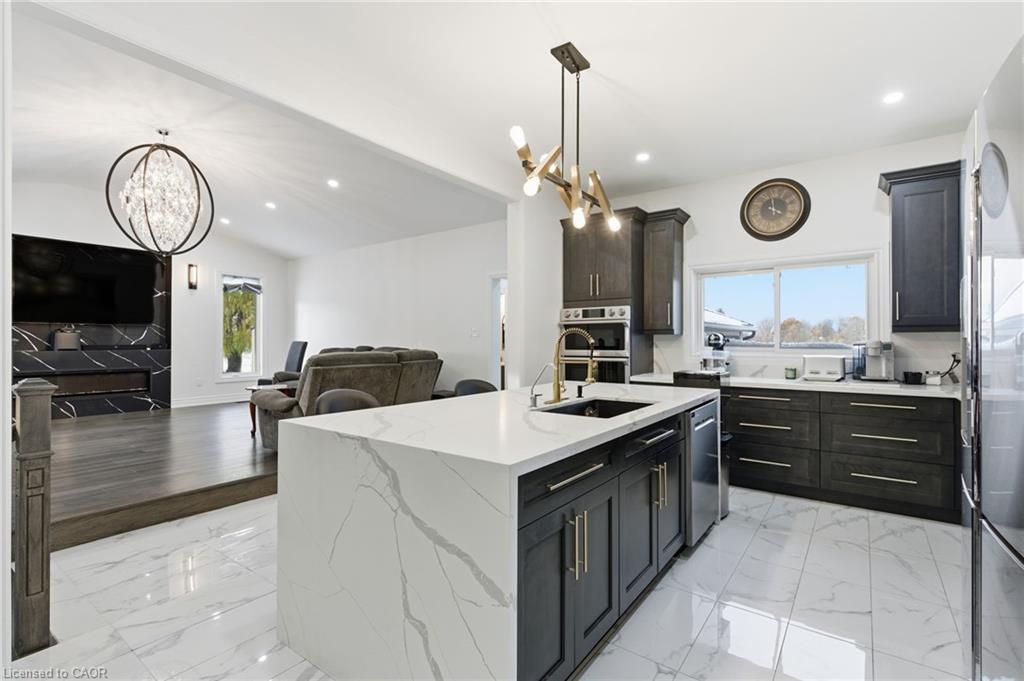 1576 Woodburn Road, Binbrook, ON - Indoor Photo Showing Kitchen With Upgraded Kitchen