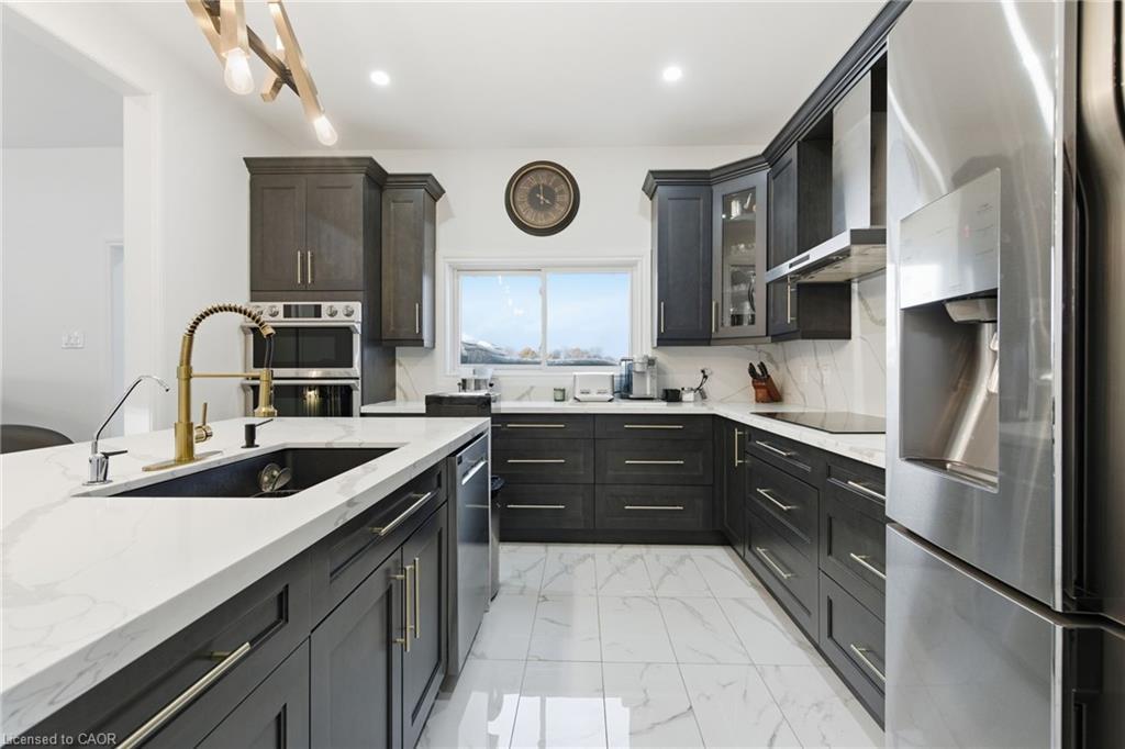 1576 Woodburn Road, Binbrook, ON - Indoor Photo Showing Kitchen With Upgraded Kitchen