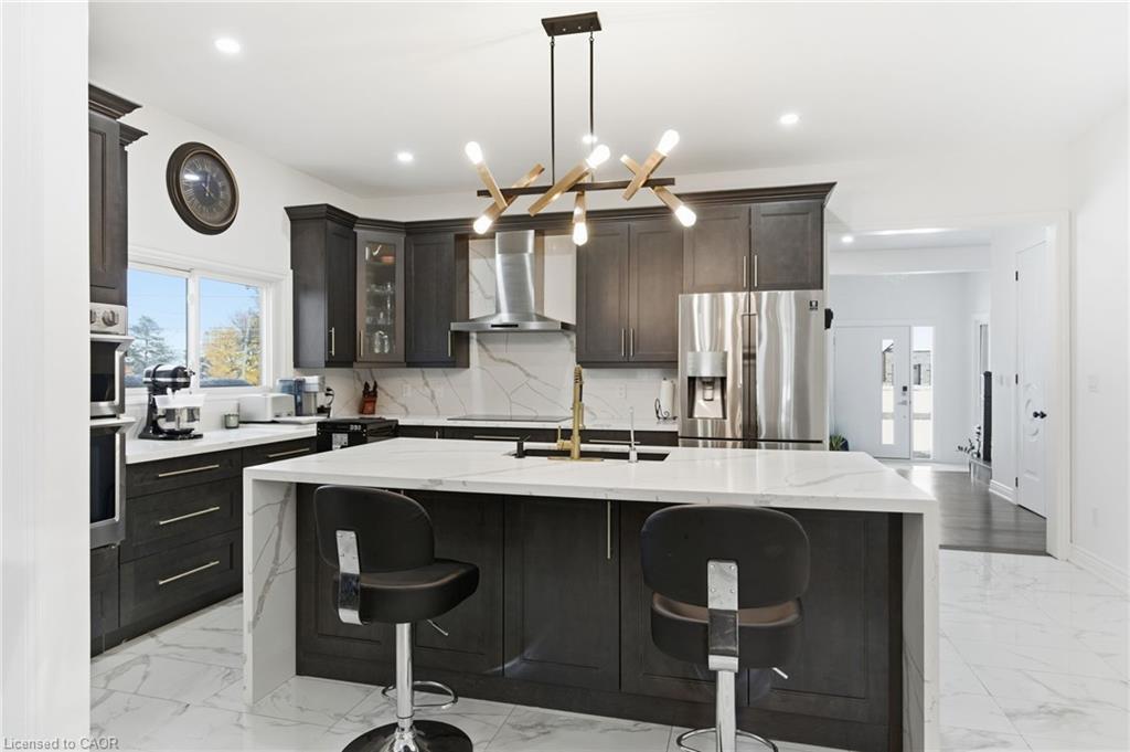 1576 Woodburn Road, Binbrook, ON - Indoor Photo Showing Kitchen With Upgraded Kitchen