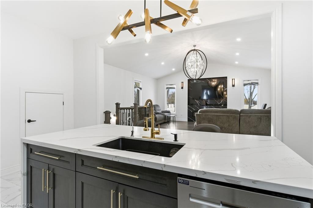 1576 Woodburn Road, Binbrook, ON - Indoor Photo Showing Kitchen