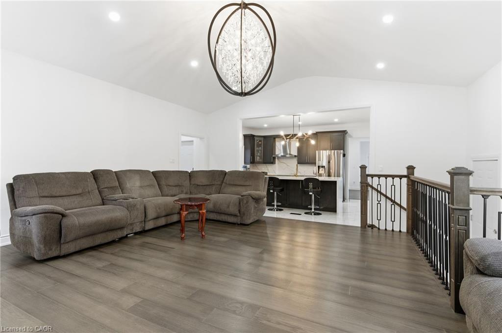 1576 Woodburn Road, Binbrook, ON - Indoor Photo Showing Living Room