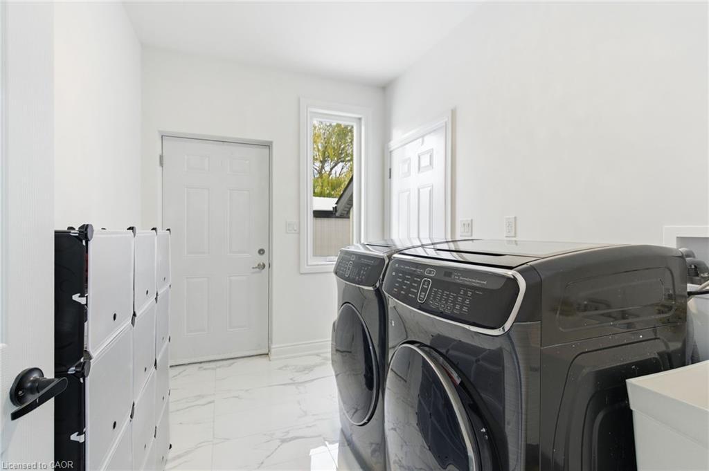 1576 Woodburn Road, Binbrook, ON - Indoor Photo Showing Laundry Room