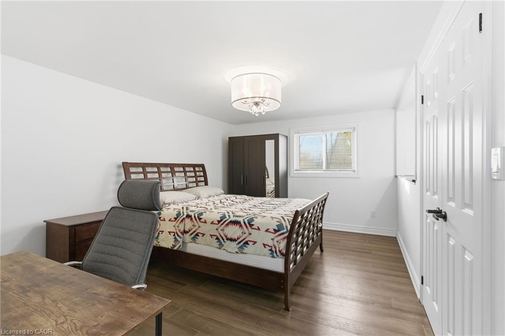 1576 Woodburn Road, Binbrook, ON - Indoor Photo Showing Bedroom