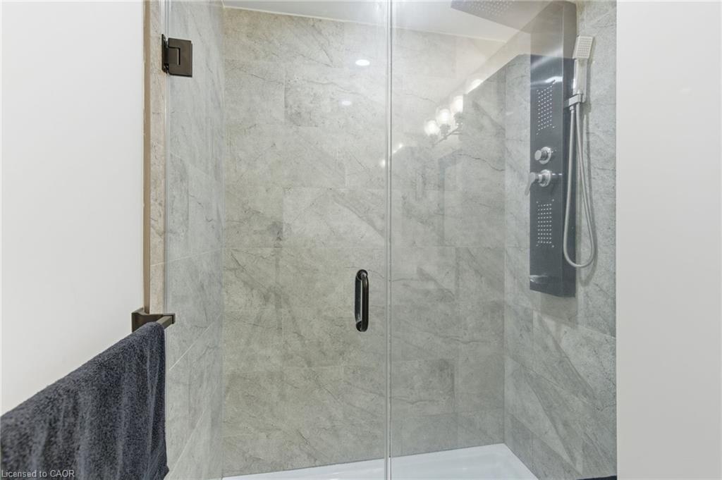 1576 Woodburn Road, Binbrook, ON - Indoor Photo Showing Bathroom