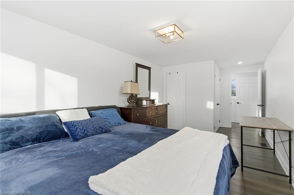 1576 Woodburn Road, Binbrook, ON - Indoor Photo Showing Bedroom