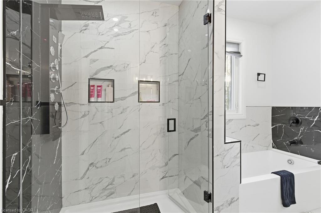 1576 Woodburn Road, Binbrook, ON - Indoor Photo Showing Bathroom