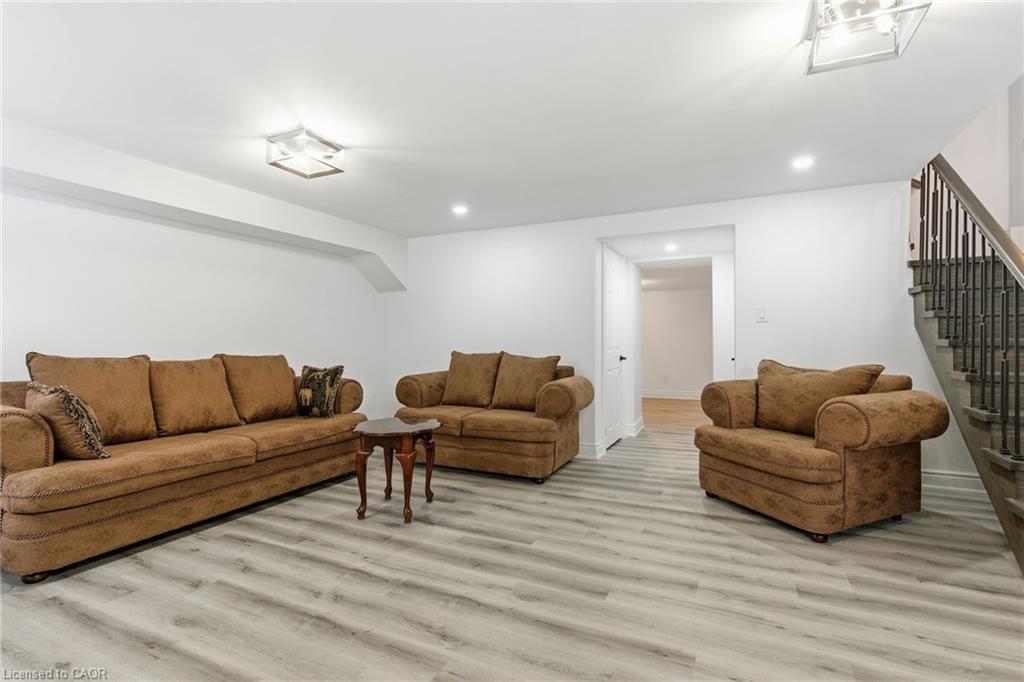 1576 Woodburn Road, Binbrook, ON - Indoor Photo Showing Living Room