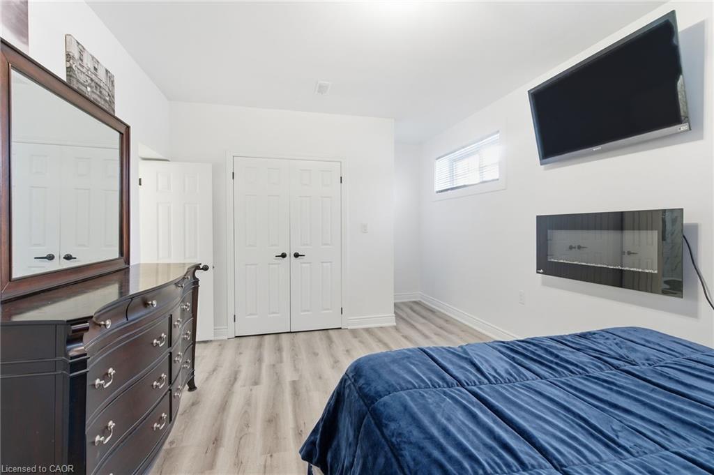 1576 Woodburn Road, Binbrook, ON - Indoor Photo Showing Bedroom