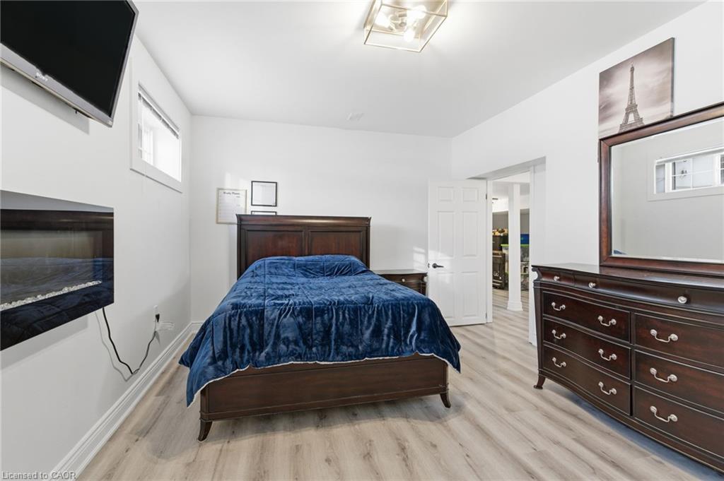 1576 Woodburn Road, Binbrook, ON - Indoor Photo Showing Bedroom