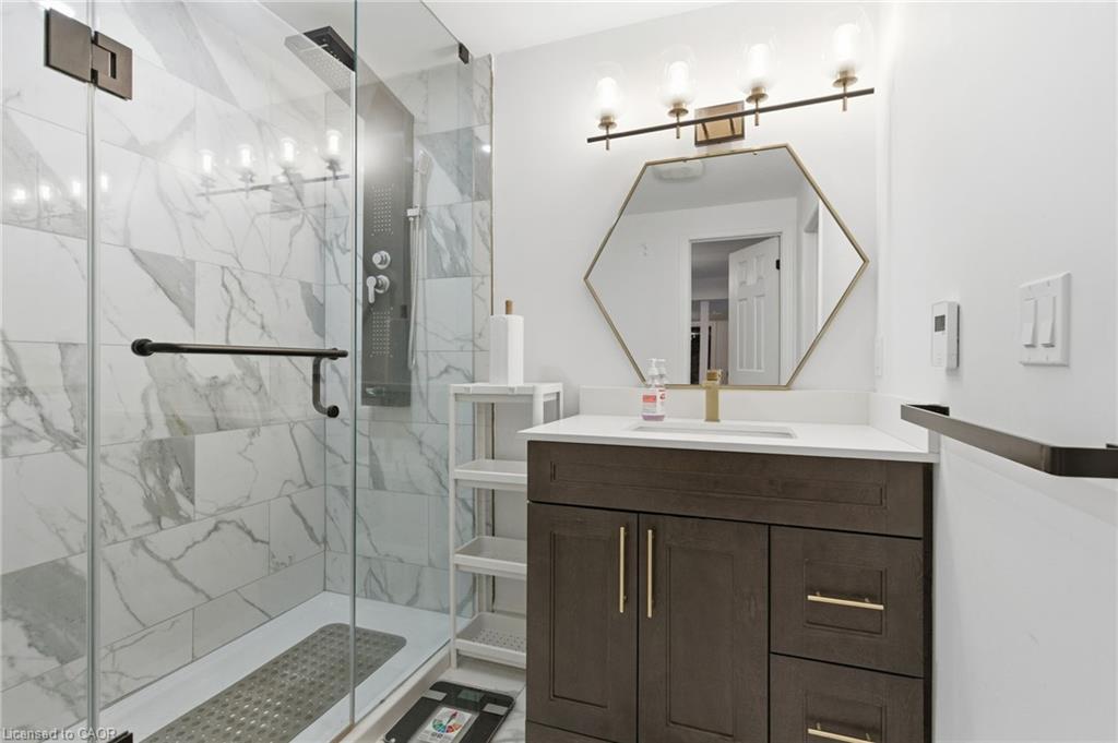 1576 Woodburn Road, Binbrook, ON - Indoor Photo Showing Bathroom