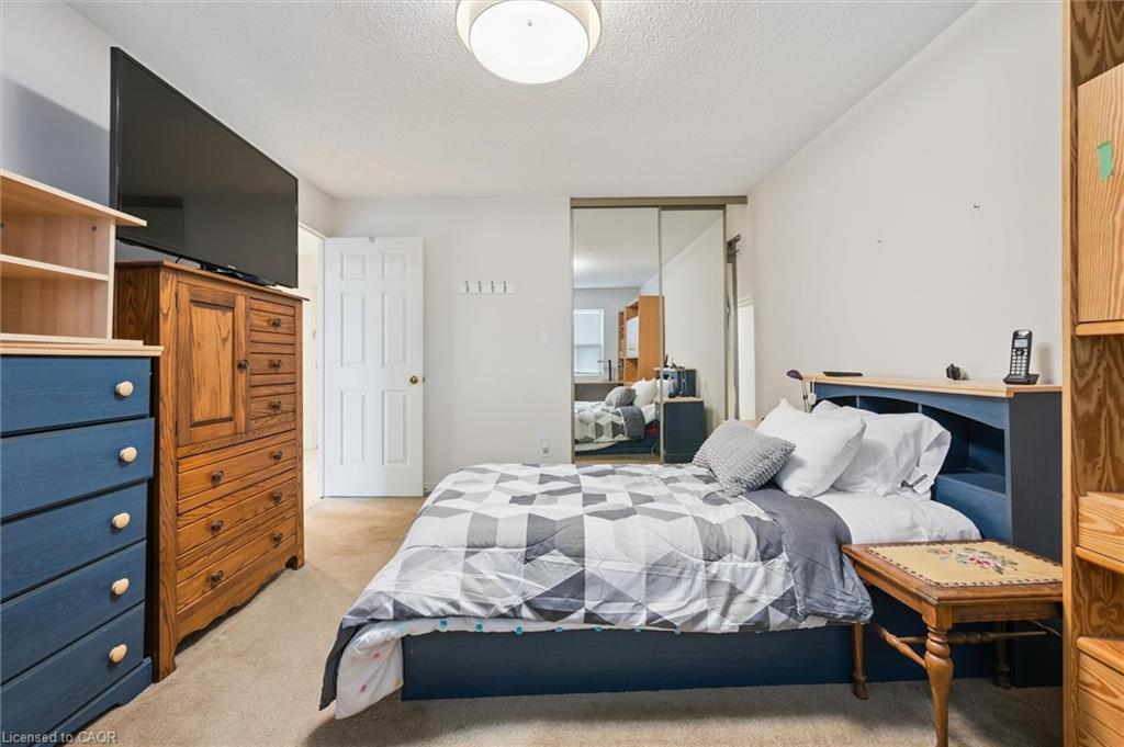 504-300 Keats Way, Waterloo, ON - Indoor Photo Showing Bedroom