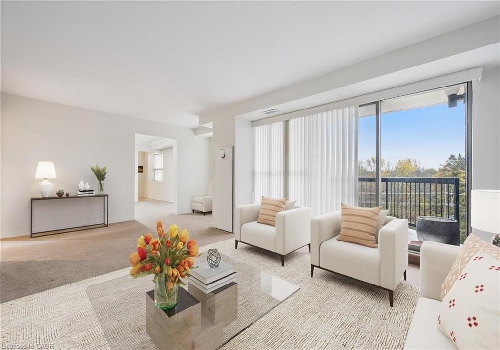 504-300 Keats Way, Waterloo, ON - Indoor Photo Showing Living Room