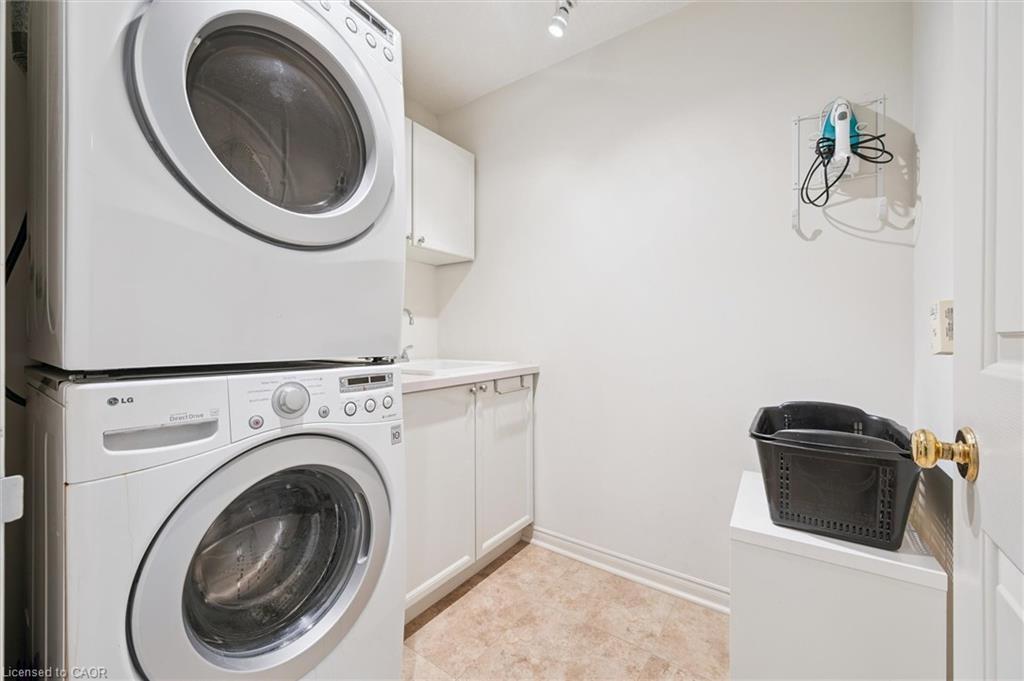 504-300 Keats Way, Waterloo, ON - Indoor Photo Showing Laundry Room
