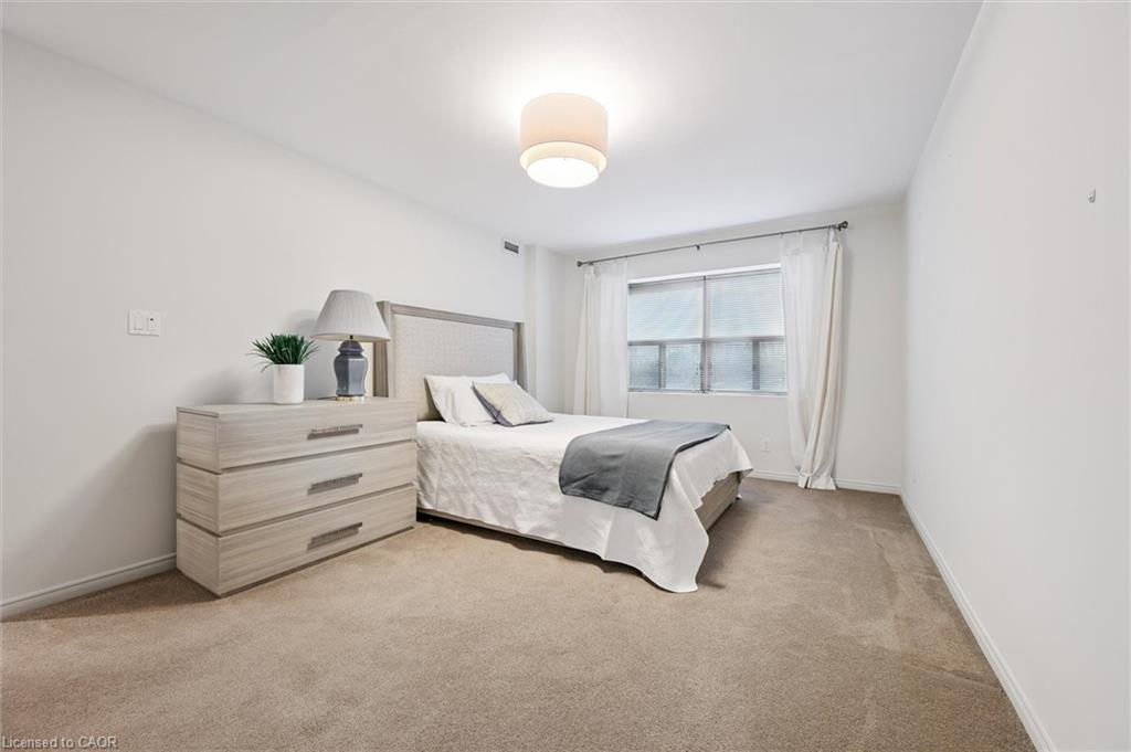 504-300 Keats Way, Waterloo, ON - Indoor Photo Showing Bedroom