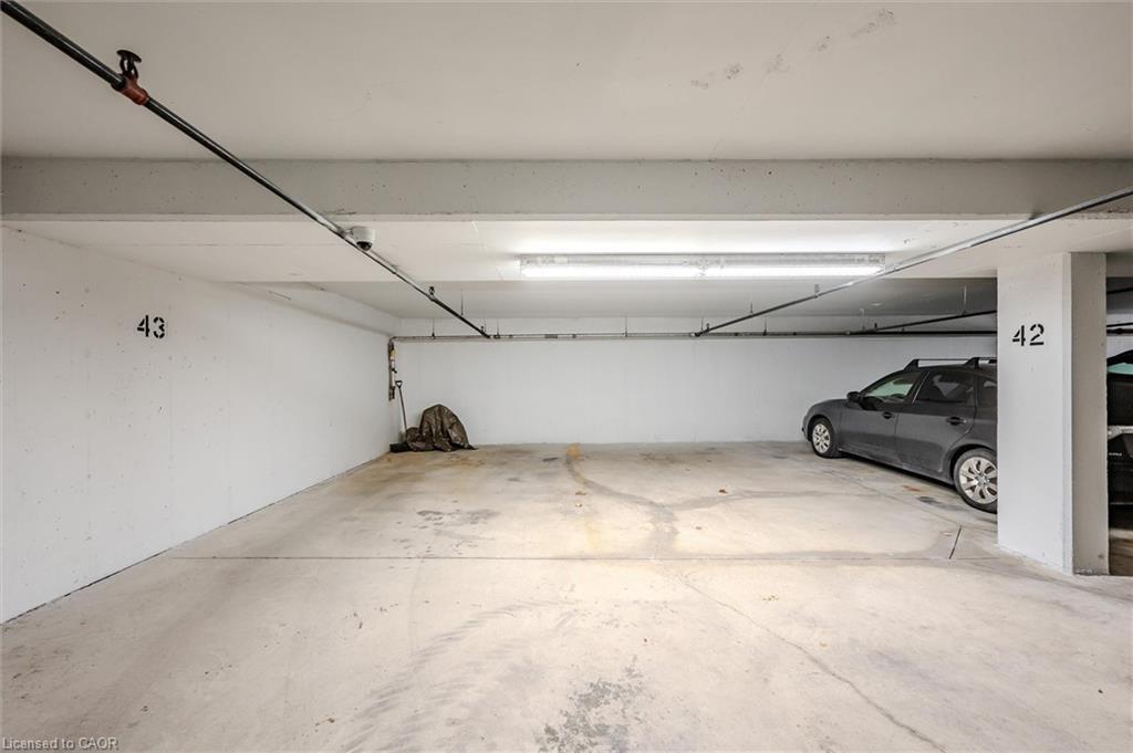 504-300 Keats Way, Waterloo, ON - Indoor Photo Showing Garage