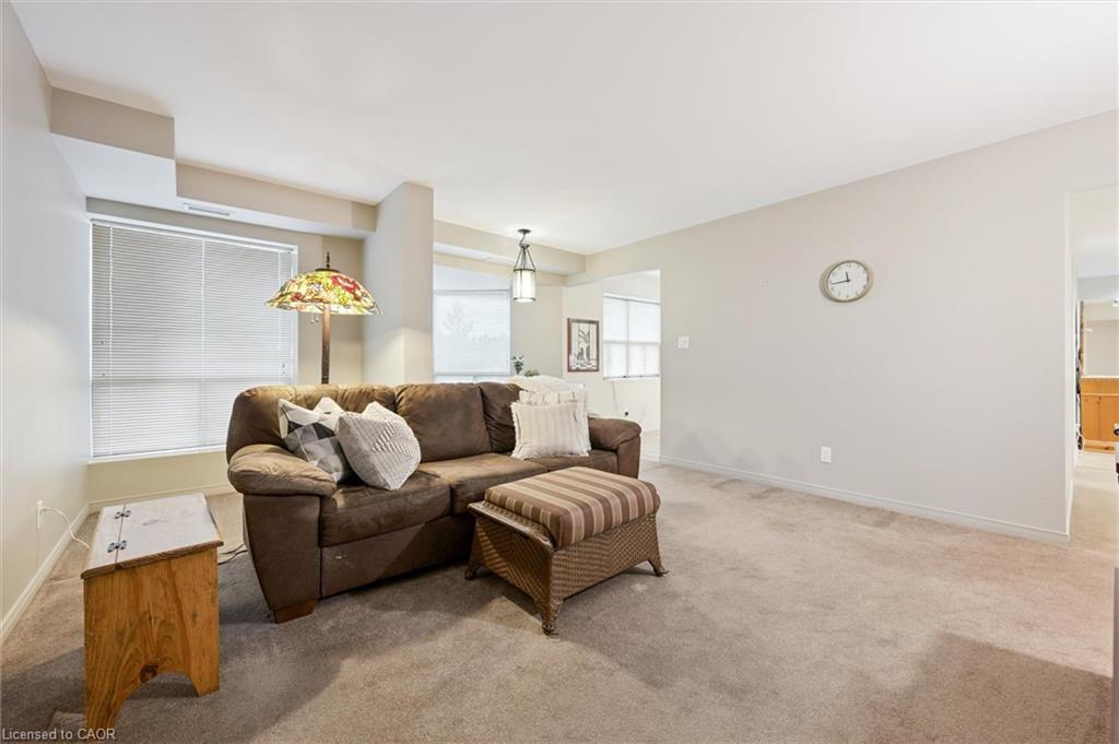 504-300 Keats Way, Waterloo, ON - Indoor Photo Showing Living Room