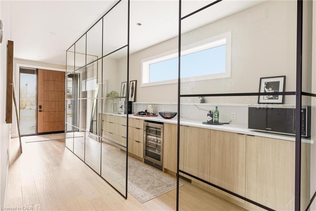 95 William Street W, Waterloo, ON - Indoor