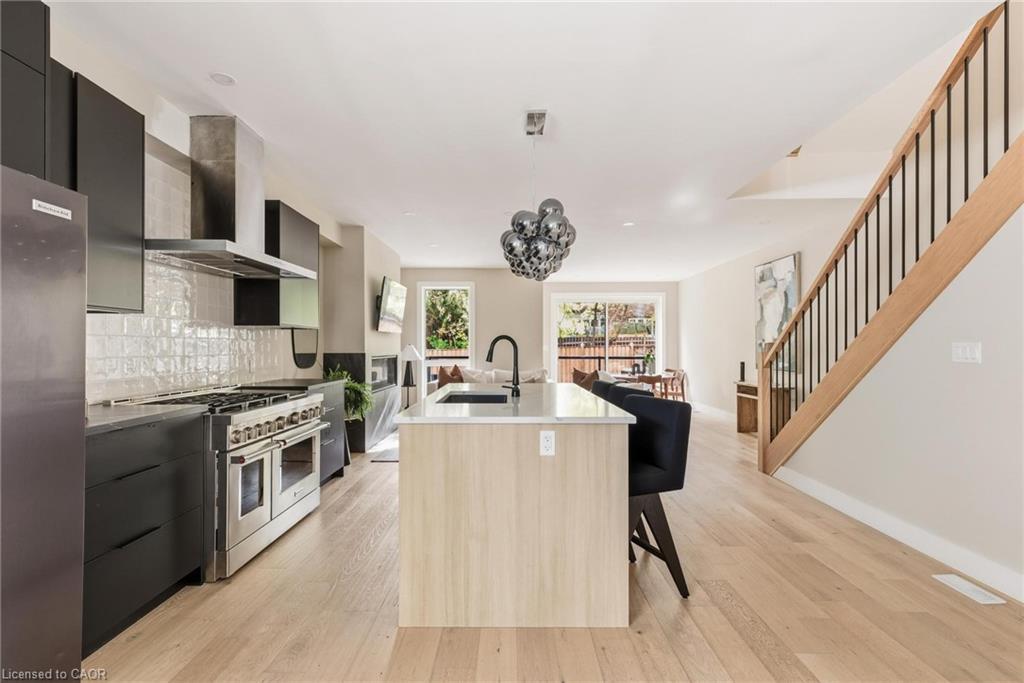 95 William Street W, Waterloo, ON - Indoor Photo Showing Kitchen With Upgraded Kitchen