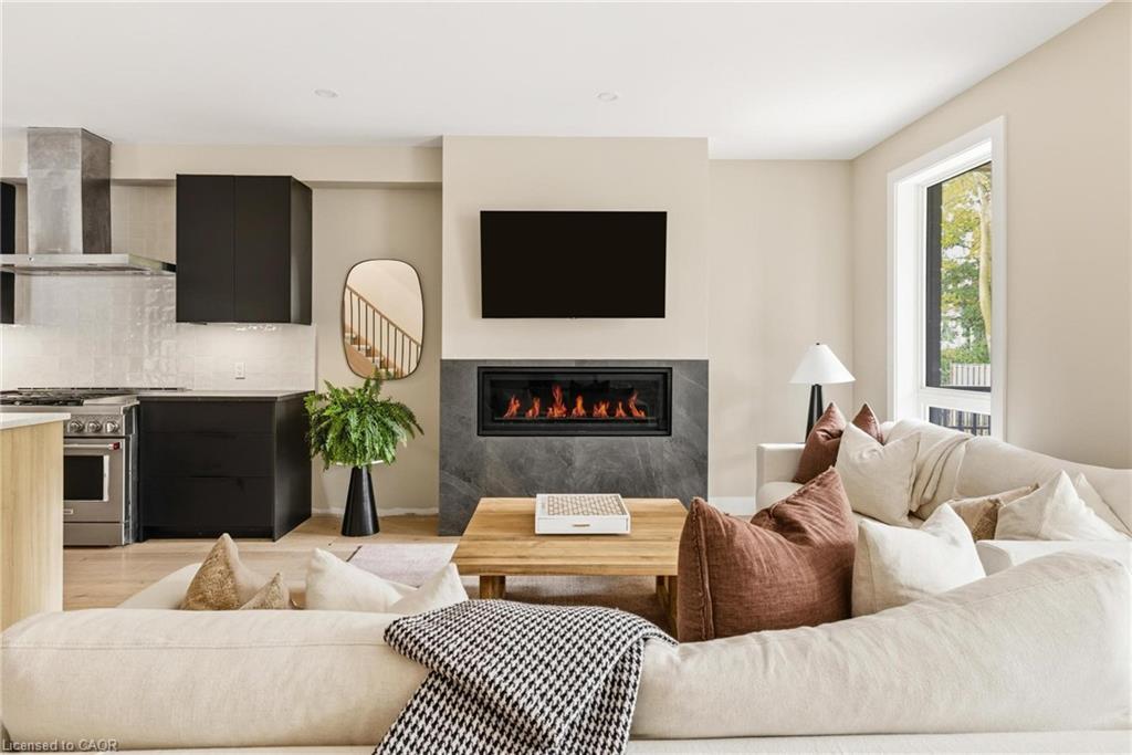 95 William Street W, Waterloo, ON - Indoor Photo Showing Living Room With Fireplace