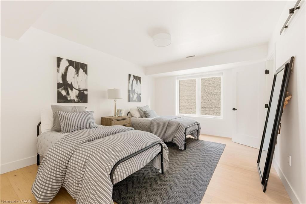 95 William Street W, Waterloo, ON - Indoor Photo Showing Bedroom