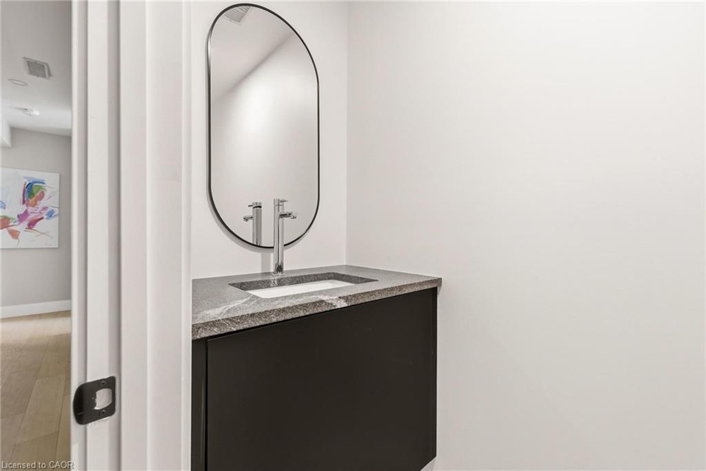 95 William Street W, Waterloo, ON - Indoor Photo Showing Bathroom