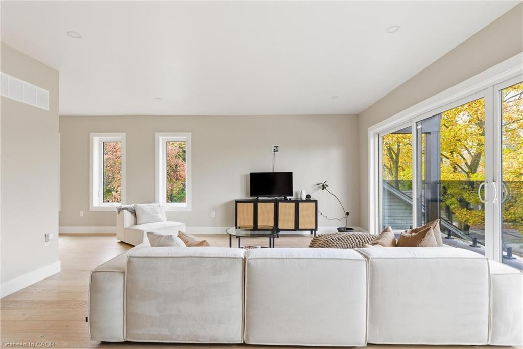 95 William Street W, Waterloo, ON - Indoor