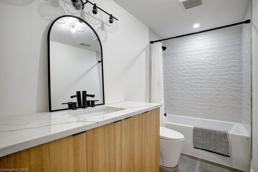 95 William Street W, Waterloo, ON - Indoor Photo Showing Bathroom